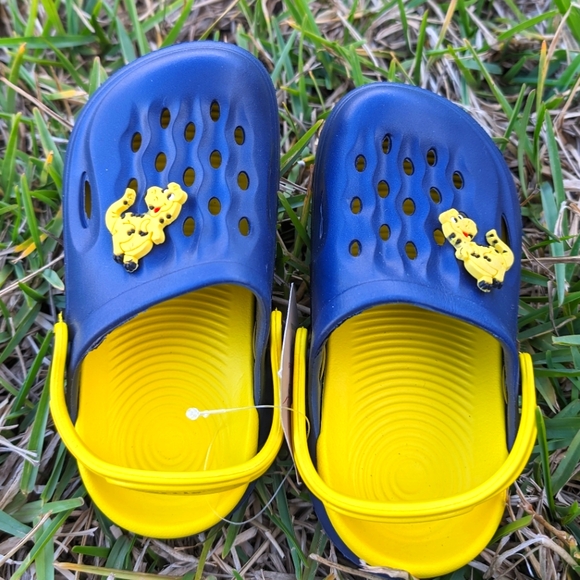 NWT Kids Clogs in sizes 12M to 8 years, Durable and Long-lasting, Alligator - Picture 3 of 5